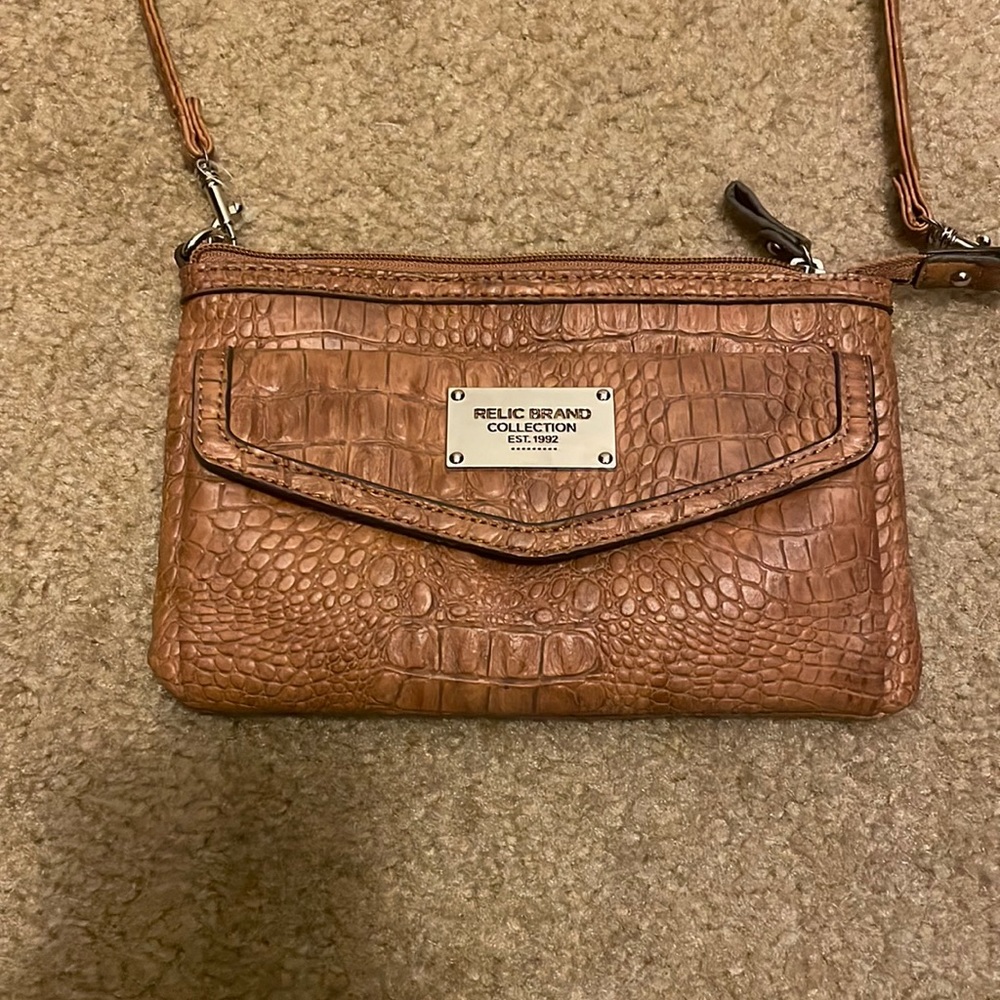 Small brown crossbody. Lots of compartments